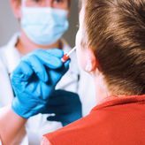 Viele junge Menschen infizieren sich mit dem Coronavirus